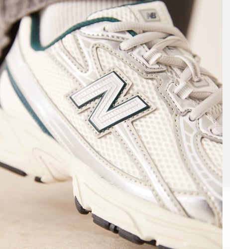 New balance 740 shose - ذهبي