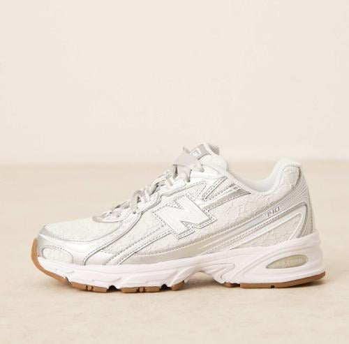 New balance 740 shose - ابيض