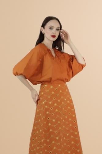 تنورة اورانج واسعة