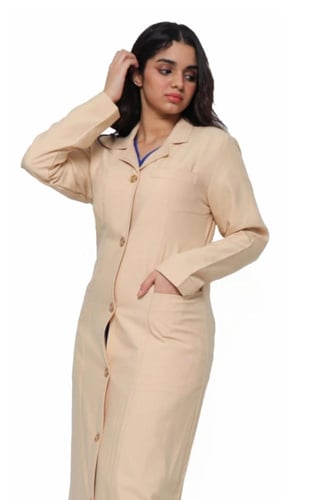 بالطو نسائي عملي لون بيج طول (52–56 إنش) فريرا | م...