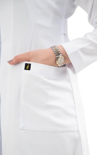 لابكوت نسائي طبي لون أبيض طول (36 إنش) المعطف الطب...
