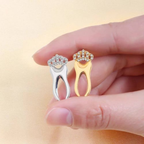 بروش ناب أسنان بتصميم طبي معدني أنيق