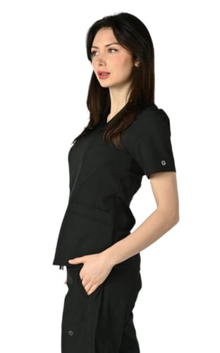 بلوزة سكراب طبي نسائي باشن | فوتشر