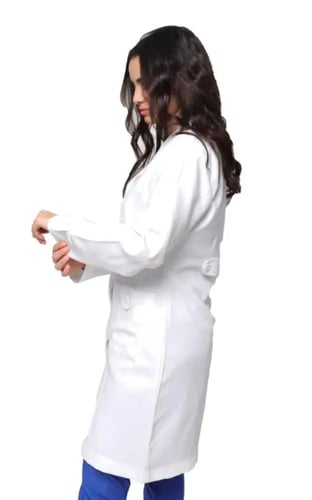 باكج التوفير 2 - 3 لابكوتات نسائية طبية لون أبيض