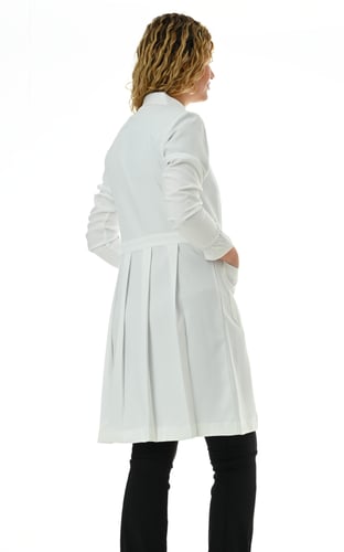 لابكوت طبي نسائي لون أوف وايت طول ( 37 إنش ) LX-01...