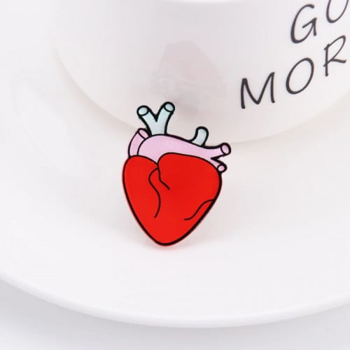 بروش قلب طبي بتصميم معدني أنيق