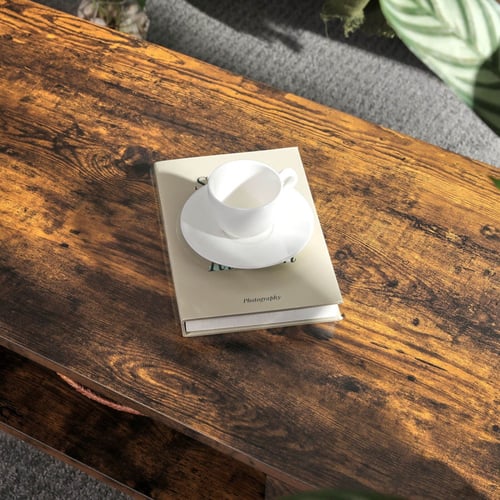 طاولة وسط خشبية بتصميم كلاسيكي