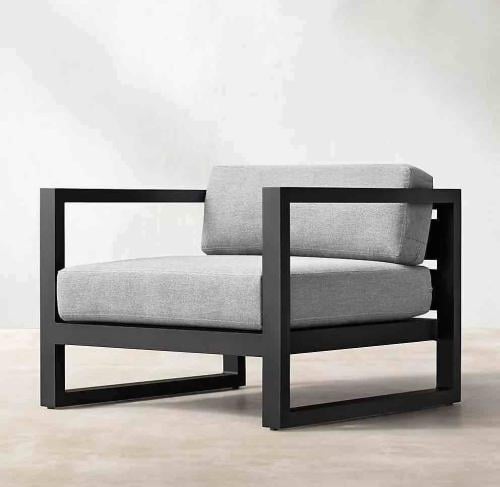 كرسي حديد مفرد باللون الاسود