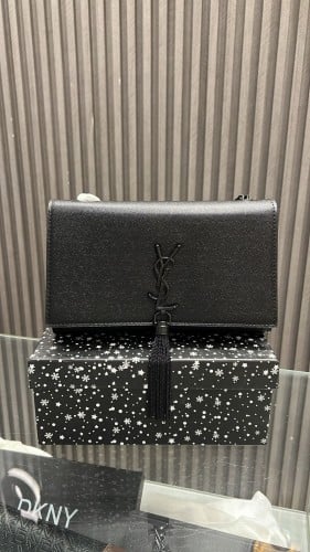 حقيبة نسائية أسود علامة اسود من Saint Laurent