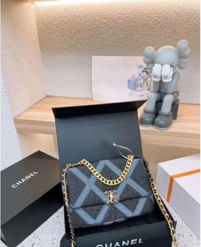 حقيبة نسائية اسود من CHANEL