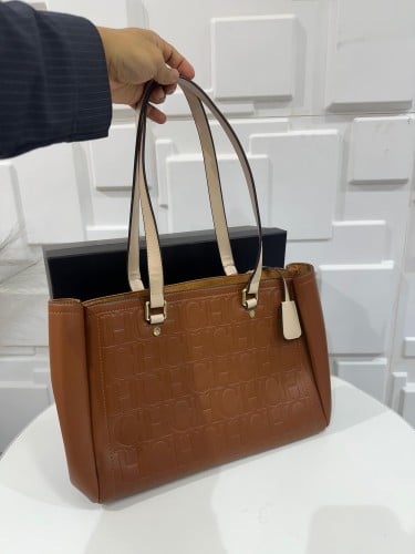 حقيبة نسائية من House of Carolina Herrera