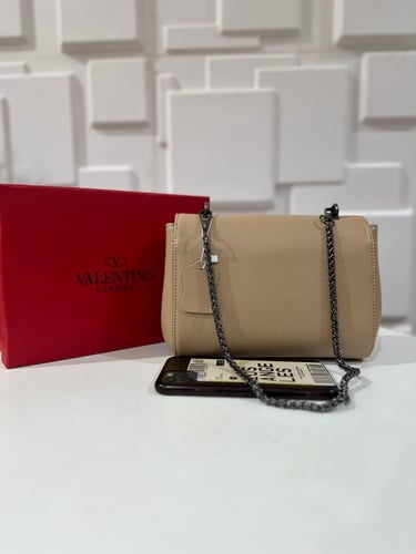 حقيبة نسائية جلد بيج من VALENTINO