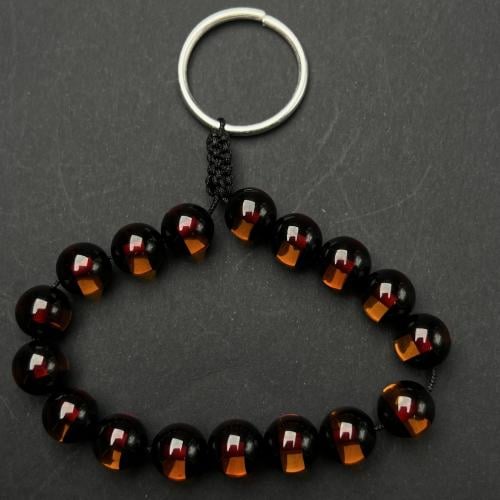 ميدالية عسلي بأسود