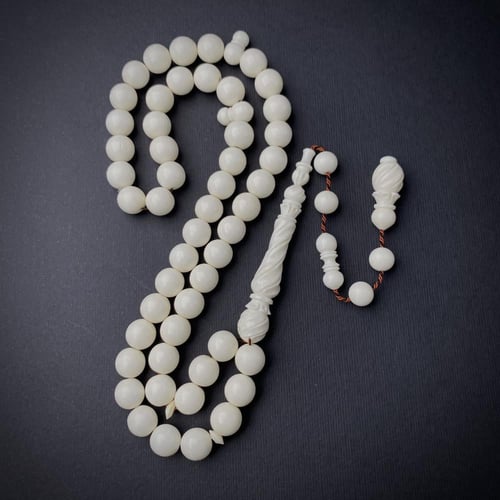 عظم فاخر شاهد منقوش