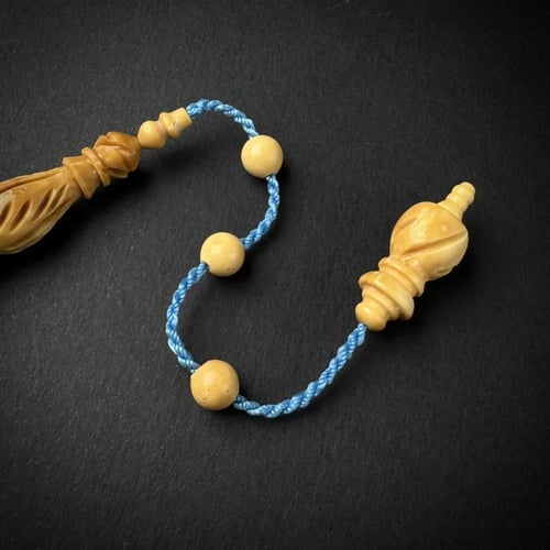 خشب الزيتون منقوش - دائري