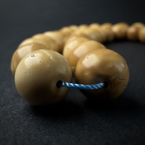 خشب الزيتون منقوش - دائري