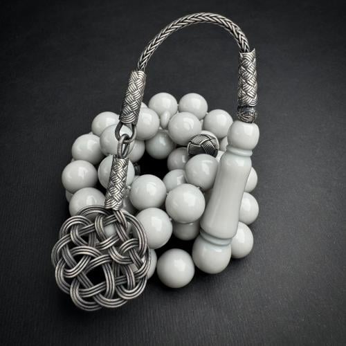 رمادي فاتح صك برمادي - طربزونة وفواصل فضة