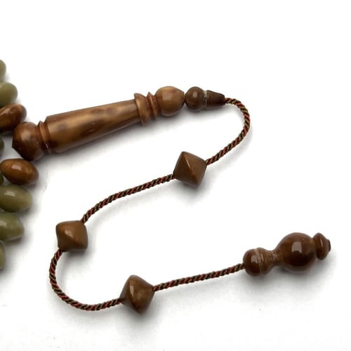 قلاليث بطقم كوك فستقي