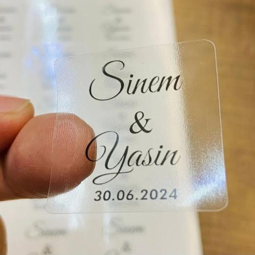 ستيكر شفاف مربع بمقاسات مختلفة