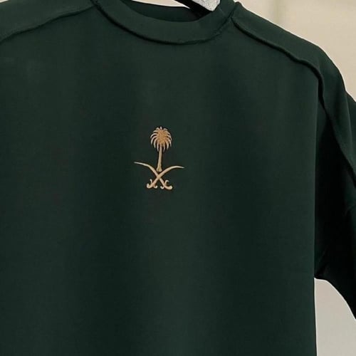 تيشيرت طباعة لون واحد بارز