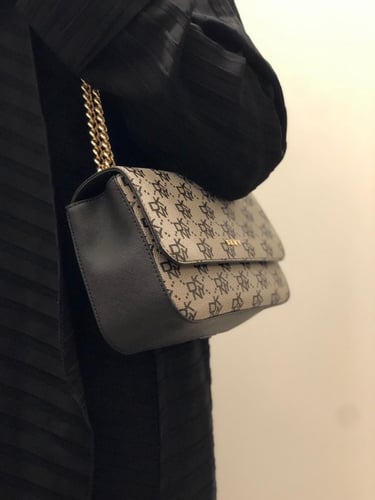 شنطة ماركة دكني