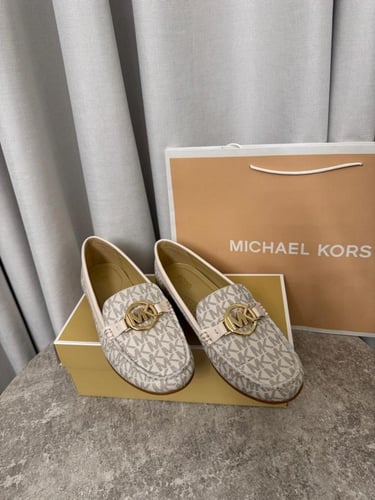 فلات مايكل كورس مقاس ٨.٥=٣٩