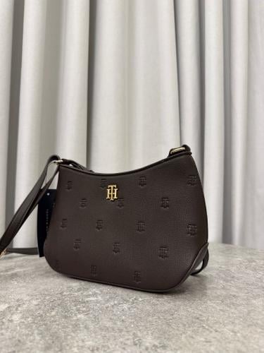 كروس بودي تومي هيلفقر