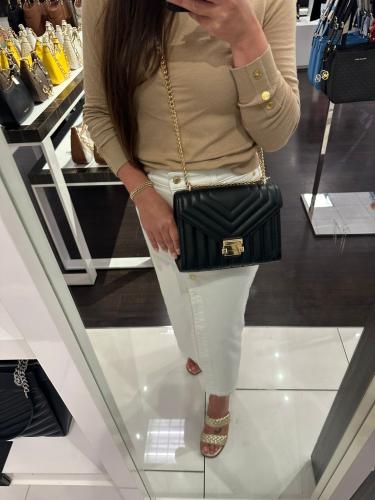 شنطة مايكل اسود لوقو ذهبي