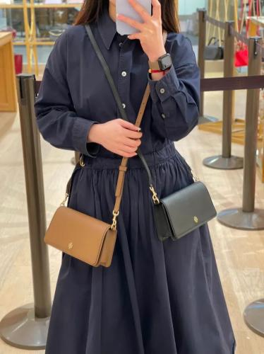 شنطة من توري بورش بني