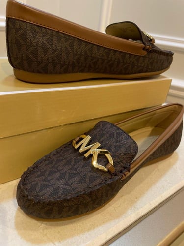 فلات مايكل كورس بني 6.5= 37