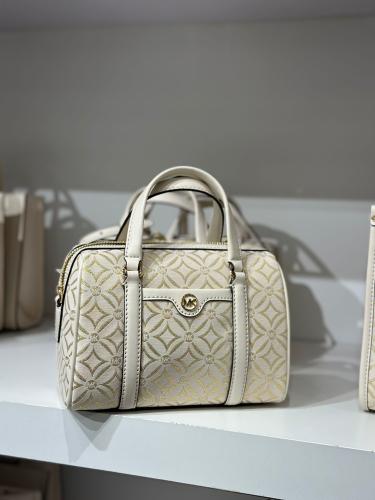 كروس بودي مايكل كورس