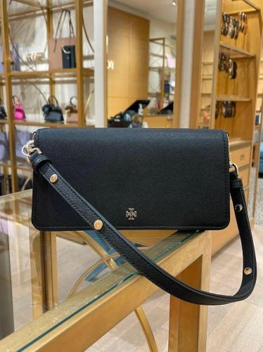 شنطة من توري بورش اسود