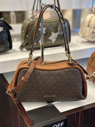 شنطة مايكل كورس بني سمول