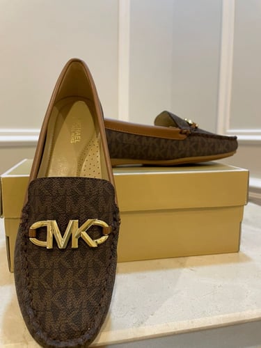 فلات مايكل كورس بني 10 =41.5