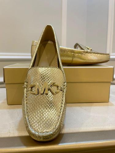 فلات مايكل كورس ذهبي 8.5 = 39