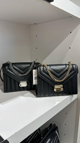 شنطة مايكل اسود لوقو ذهبي