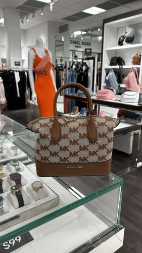 شنطة مايكل كورس