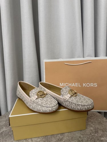 فلات مايكل كورس مقاس ٨.٥=٣٩