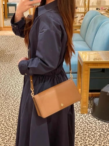 شنطة من توري بورش بني