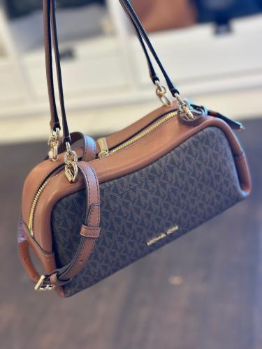 شنطة مايكل كورس بني سمول