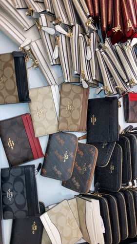 كارد هولدر وميدالية كوتش ( بني جملي )