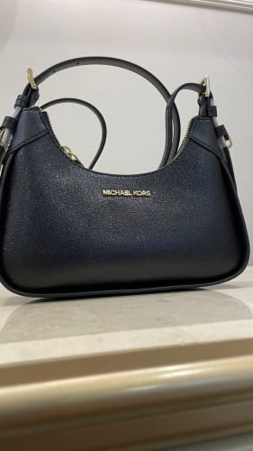 شنطة اسود ميني من مايكل كورس