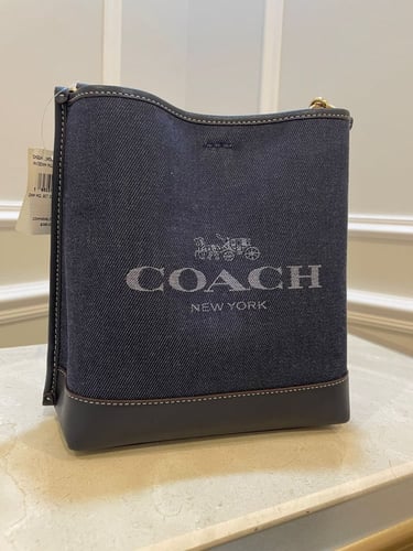 شنطة كوتش جينز