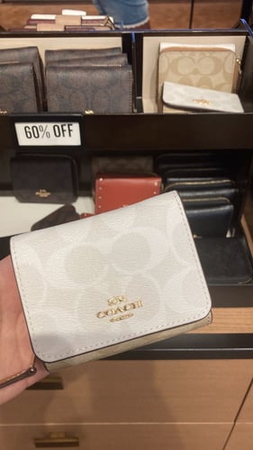 بوك كوتش اوف وايت