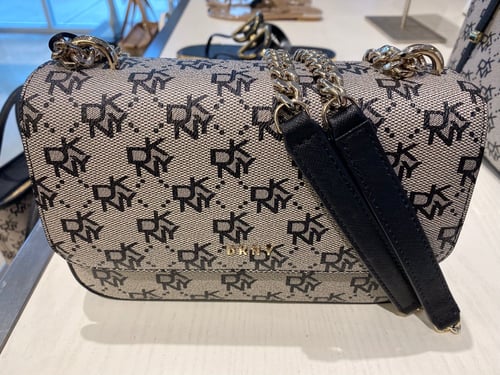 شنطة ماركة دكني