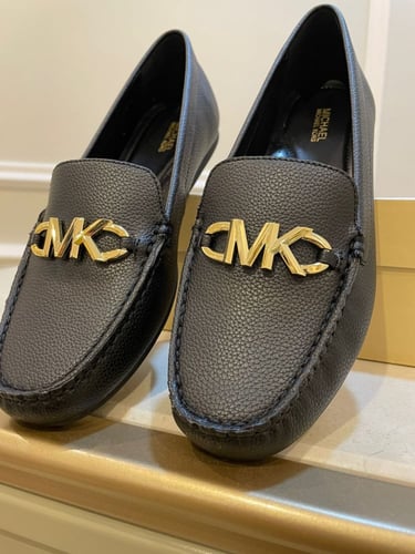 فلات مايكل كورس اسود 7 = 37.5