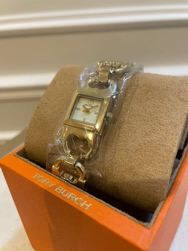 ساعة ذهبي من توري بورش