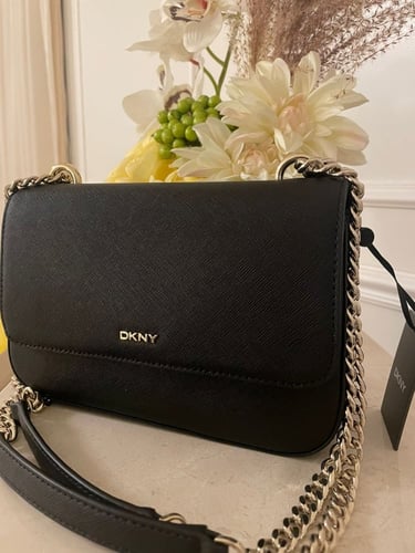 شنطة اسود ماركة دكني