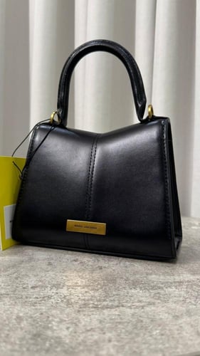 كروس بودي اسود من مارك جاكوبز