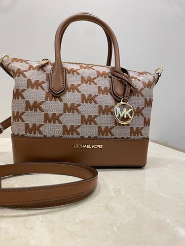 شنطة مايكل كورس